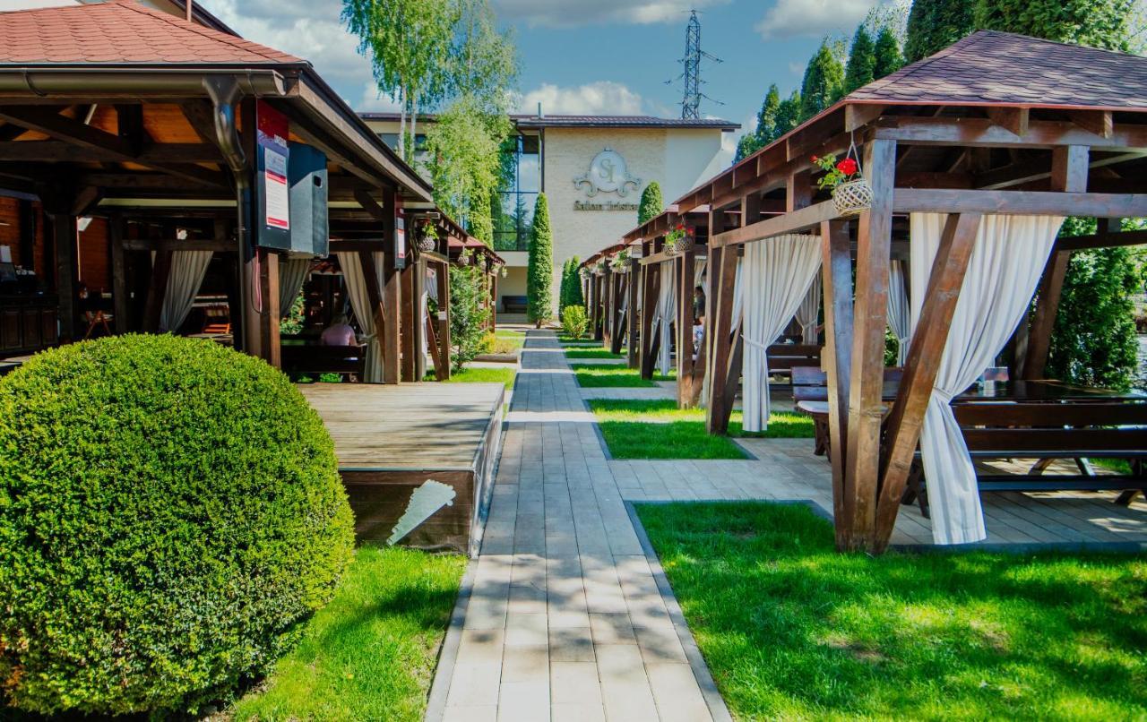 Pensiunea Iristar Fălticeni エクステリア 写真
