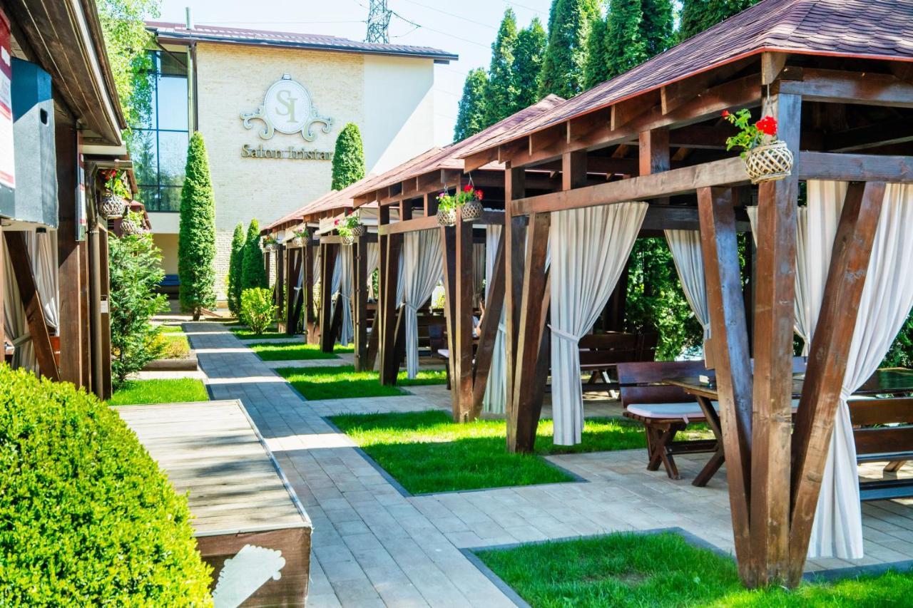 Pensiunea Iristar Fălticeni エクステリア 写真