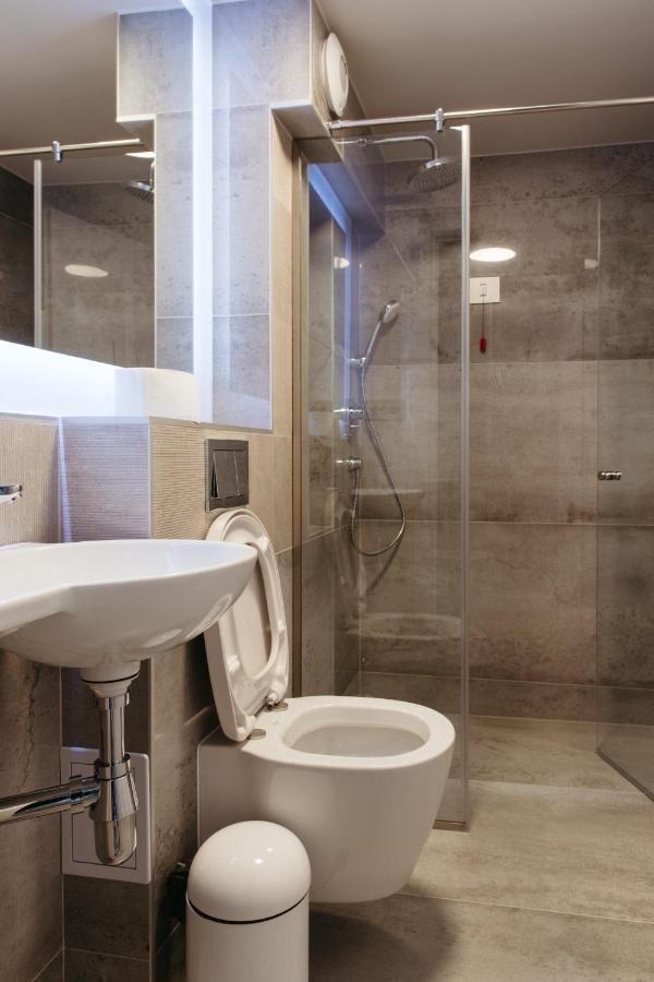Pensiunea Iristar Fălticeni エクステリア 写真